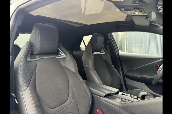 Toyota C-HR 2.0 Hybrid 200 GR SPORT(GEEN PHEV) | Pano dak | Head-up | JBL | LED | Rijklaar!!