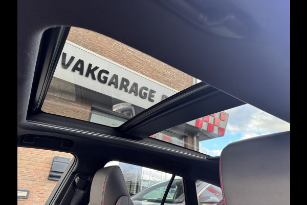 Toyota Corolla Touring Sports 2.0 Hybrid Executive / Bi tone | Schuif/-kantel dak | JBL | Head-up | Rijklaar!!