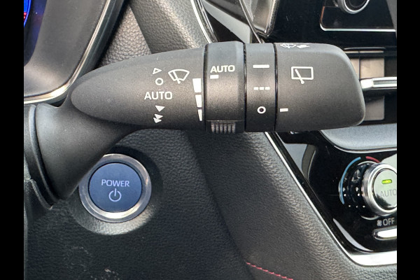 Toyota Corolla Touring Sports 2.0 Hybrid Executive / Bi tone | Schuif/-kantel dak | JBL | Head-up | Rijklaar!!