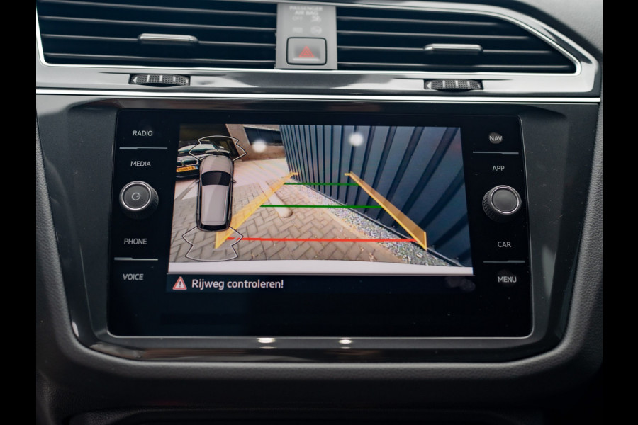 Volkswagen Tiguan 1.5 TSI R-Line Business | Panodak | Headup | Camera | Prijs Rijklaar!!