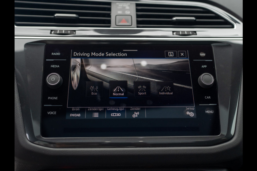 Volkswagen Tiguan 1.5 TSI R-Line Business | Panodak | Headup | Camera | Prijs Rijklaar!!