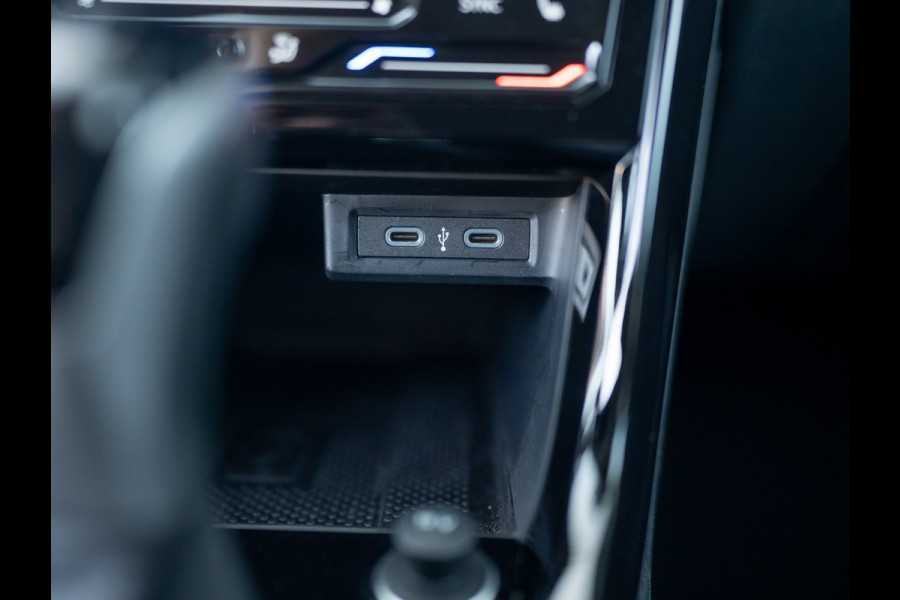 Volkswagen T-Cross 1.0 TSI Style | IQ Light | 18'' | Camera | Side Assist | Virtual Cockpit | Navi | Prijs Rijklaar!!