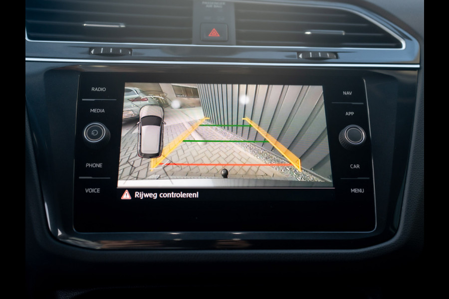 Volkswagen Tiguan 1.5 TSI R-Line Business | Trekhaak wegkl. | Head Up | Side Assist | Camera | LED | Prijs Rijklaar!!
