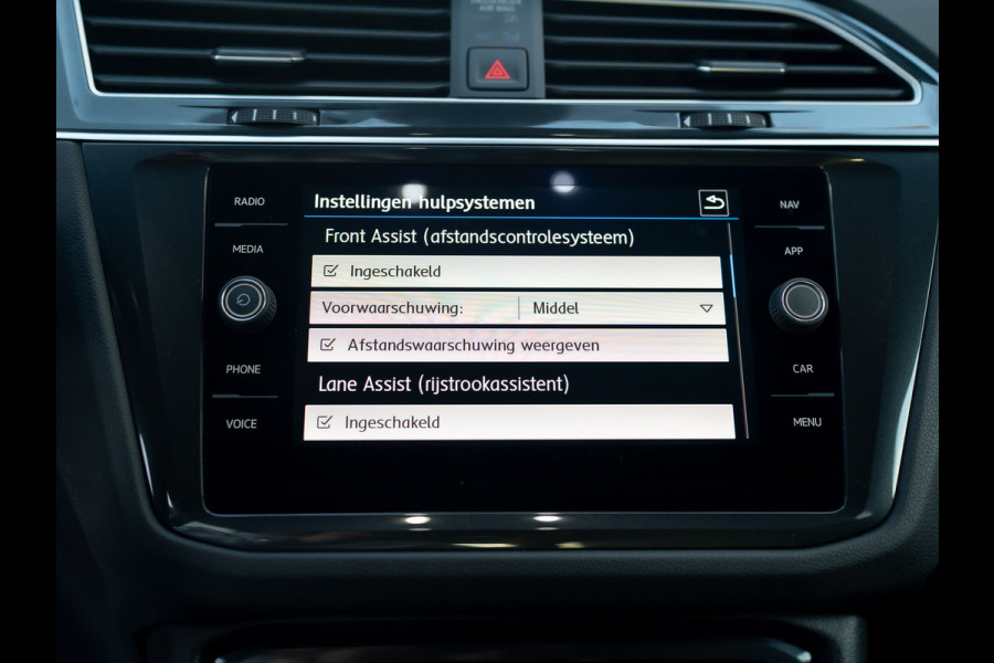 Volkswagen Tiguan 1.5 TSI R-Line Business | Trekhaak wegkl. | Head Up | Side Assist | Camera | LED | Prijs Rijklaar!!