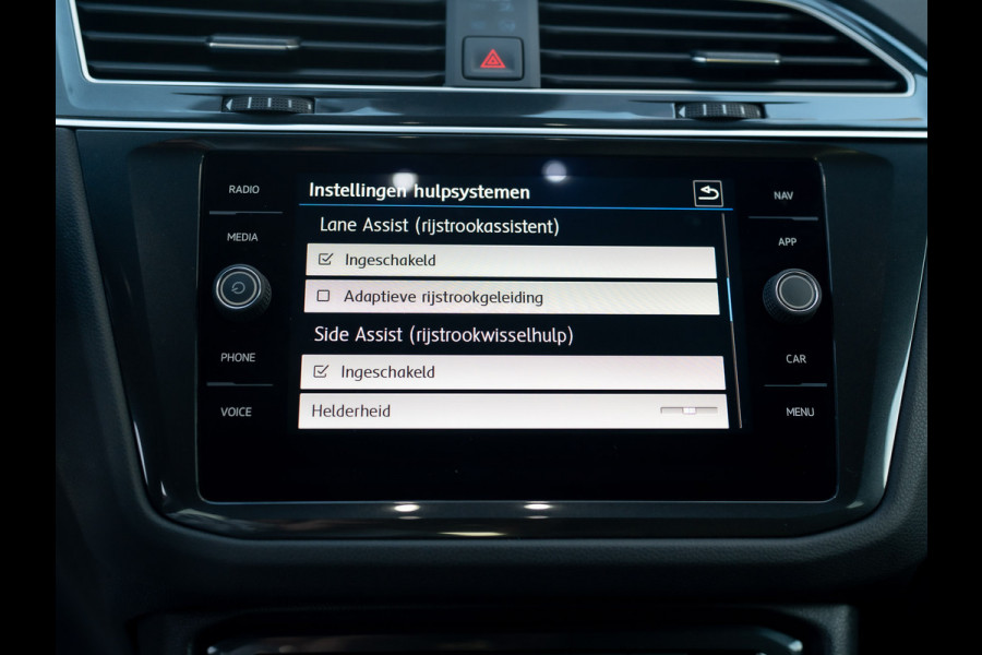 Volkswagen Tiguan 1.5 TSI R-Line Business | Trekhaak wegkl. | Head Up | Side Assist | Camera | LED | Prijs Rijklaar!!