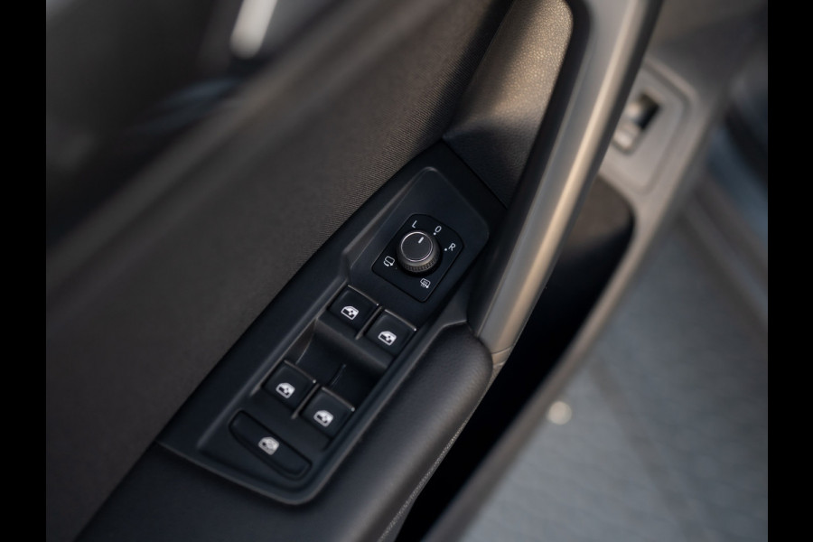 Volkswagen Tiguan 1.5 TSI R-Line Business | Trekhaak wegkl. | Head Up | Side Assist | Camera | LED | Prijs Rijklaar!!