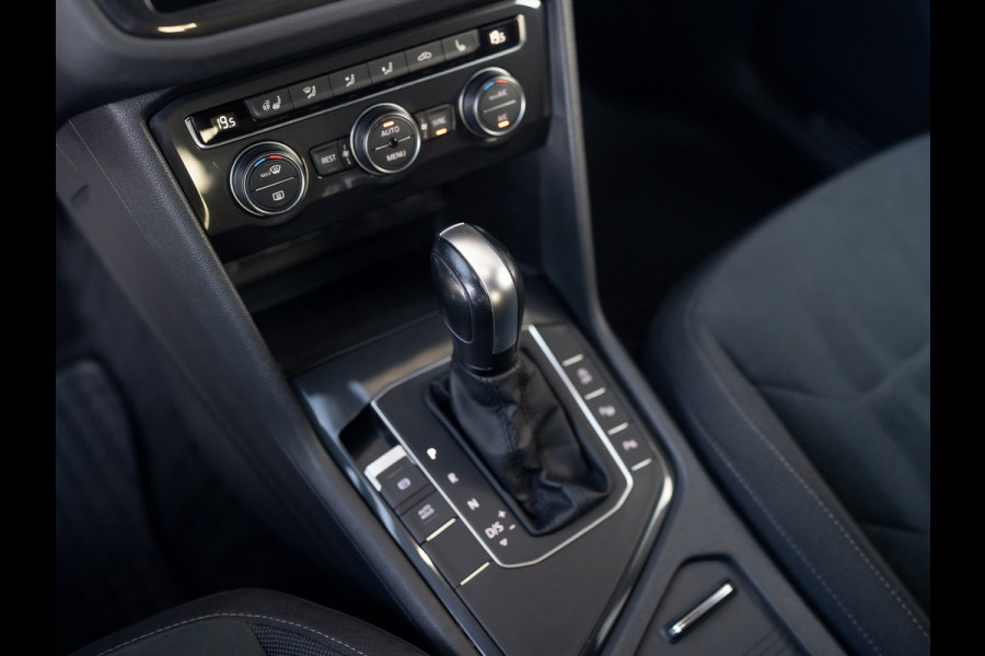 Volkswagen Tiguan 1.5 TSI R-Line Business | Trekhaak wegkl. | Head Up | Side Assist | Camera | LED | Prijs Rijklaar!!