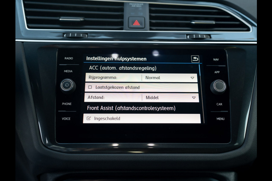 Volkswagen Tiguan 1.5 TSI R-Line Business | Trekhaak wegkl. | Head Up | Side Assist | Camera | LED | Prijs Rijklaar!!