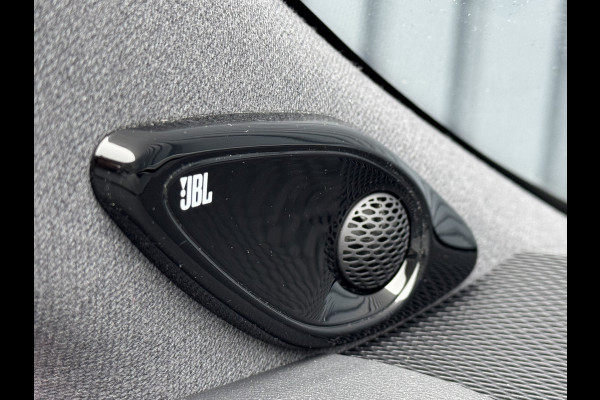 Toyota Corolla Touring Sports 2.0 Hybrid Executive / Bi tone | Sport stoelen | JBL | Head-up | 18 inch | Rijklaar!!