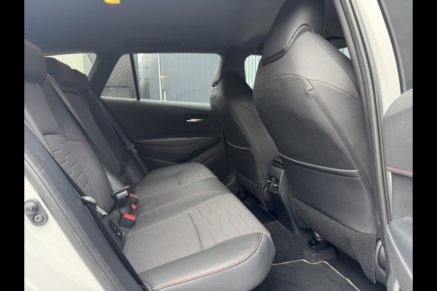 Toyota Corolla Touring Sports 2.0 Hybrid Executive / Bi tone | Sport stoelen | JBL | Head-up | 18 inch | Rijklaar!!