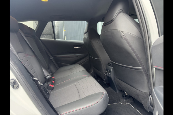 Toyota Corolla Touring Sports 2.0 Hybrid Executive / Bi tone | Sport stoelen | JBL | Head-up | 18 inch | Rijklaar!!