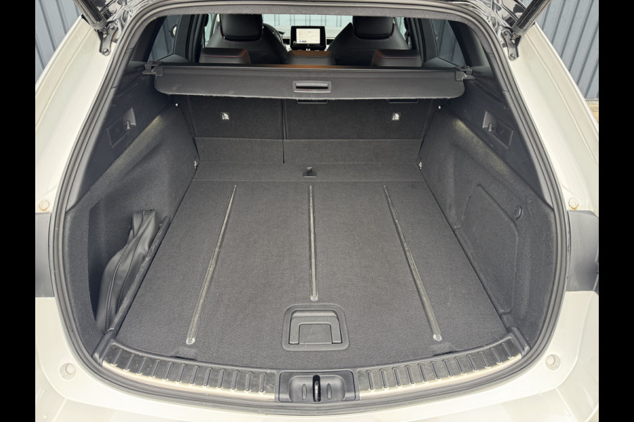Toyota Corolla Touring Sports 2.0 Hybrid Executive / Bi tone | Sport stoelen | JBL | Head-up | 18 inch | Rijklaar!!