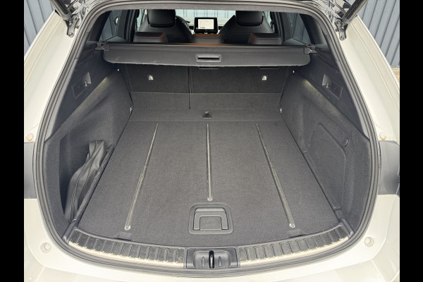 Toyota Corolla Touring Sports 2.0 Hybrid Executive / Bi tone | Sport stoelen | JBL | Head-up | 18 inch | Rijklaar!!