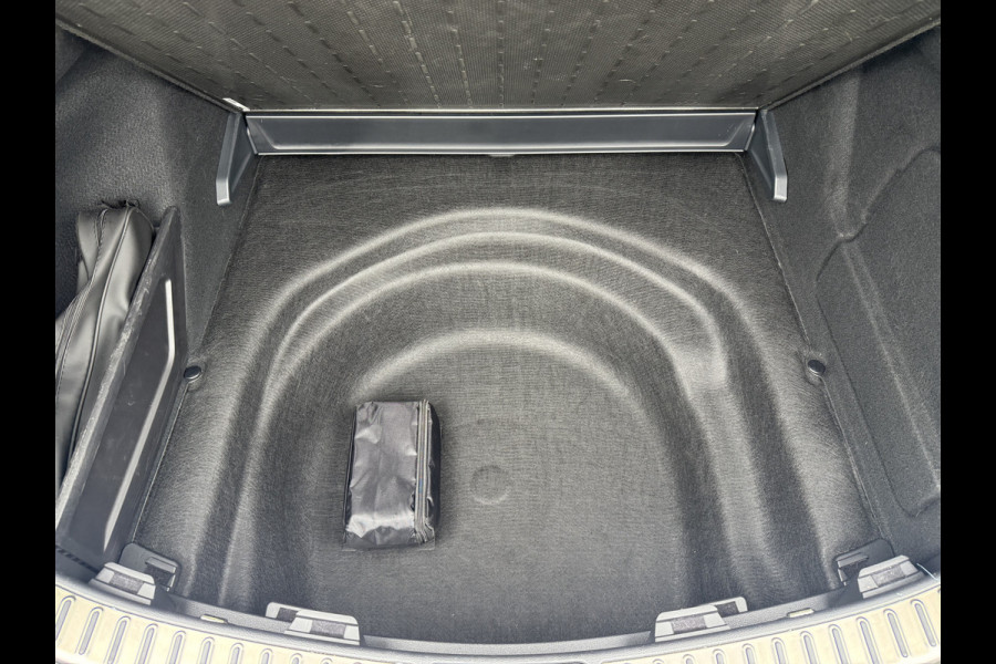 Toyota Corolla Touring Sports 2.0 Hybrid Executive / Bi tone | Sport stoelen | JBL | Head-up | 18 inch | Rijklaar!!