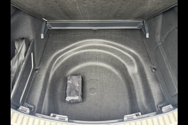 Toyota Corolla Touring Sports 2.0 Hybrid Executive / Bi tone | Sport stoelen | JBL | Head-up | 18 inch | Rijklaar!!