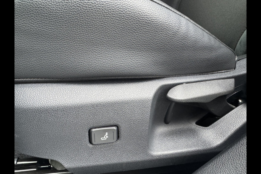 Toyota Corolla Touring Sports 2.0 Hybrid Executive / Bi tone | Sport stoelen | JBL | Head-up | 18 inch | Rijklaar!!