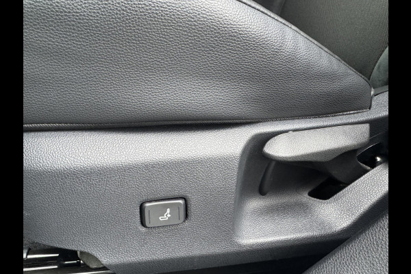 Toyota Corolla Touring Sports 2.0 Hybrid Executive / Bi tone | Sport stoelen | JBL | Head-up | 18 inch | Rijklaar!!