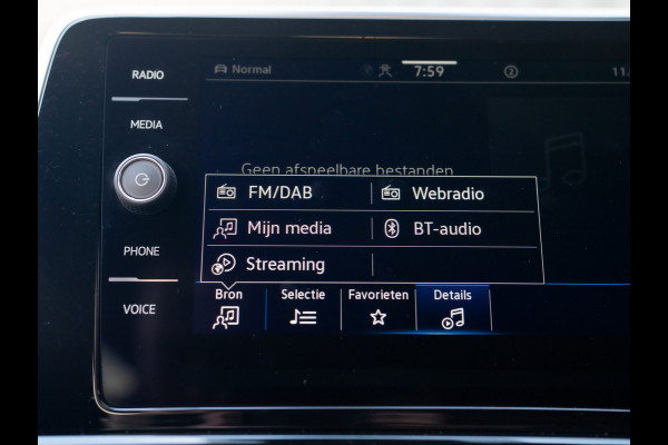 Volkswagen T-Roc 1.5 TSI 150Pk R-Line Business | IQ Light | 19'' | Camera | Prijs Rijklaar!!