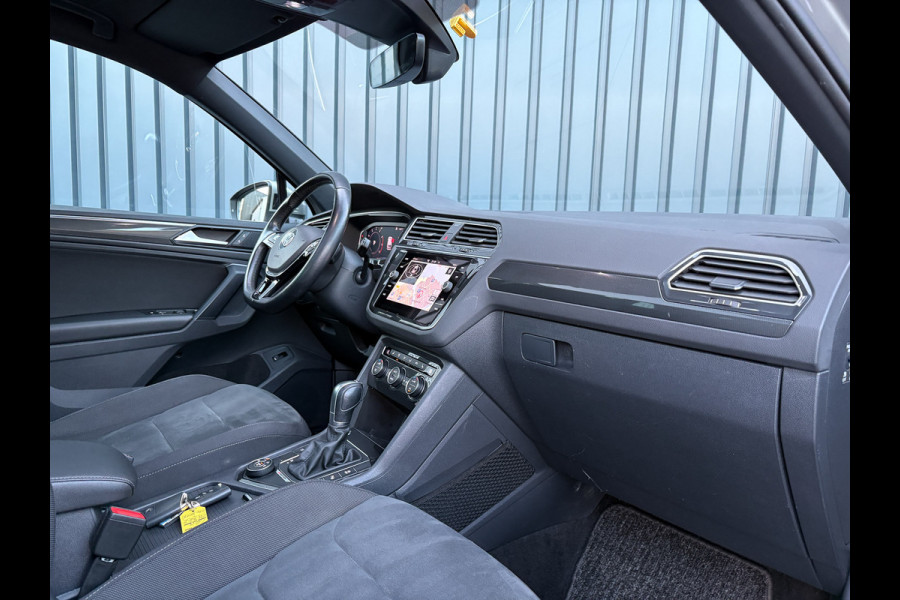 Volkswagen Tiguan 2.0 TSI 4Motion Highline Business R-Line | 360 camera | Panodak | Trekhaak wegkl. | Prijs Rijklaar!!