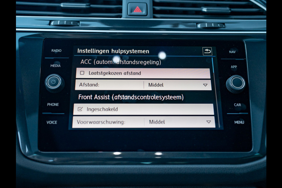 Volkswagen Tiguan 2.0 TSI 4Motion Highline Business R-Line | 360 camera | Panodak | Trekhaak wegkl. | Prijs Rijklaar!!