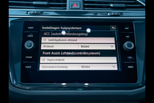 Volkswagen Tiguan 2.0 TSI 4Motion Highline Business R-Line | 360 camera | Panodak | Trekhaak wegkl. | Prijs Rijklaar!!