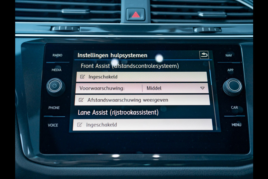 Volkswagen Tiguan 2.0 TSI 4Motion Highline Business R-Line | 360 camera | Panodak | Trekhaak wegkl. | Prijs Rijklaar!!