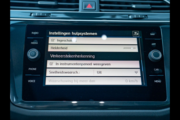 Volkswagen Tiguan 2.0 TSI 4Motion Highline Business R-Line | 360 camera | Panodak | Trekhaak wegkl. | Prijs Rijklaar!!
