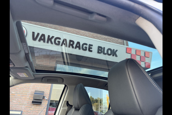 Toyota Yaris Cross 1.5 Hybrid AWD Executive / Bi tone | Pano dak | Trekhaak | JBL | BSM | 4x Allseason | Rijklaar!!