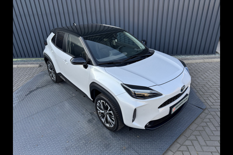 Toyota Yaris Cross 1.5 Hybrid AWD Executive / Bi tone | Pano dak | Trekhaak | JBL | BSM | 4x Allseason | Rijklaar!!