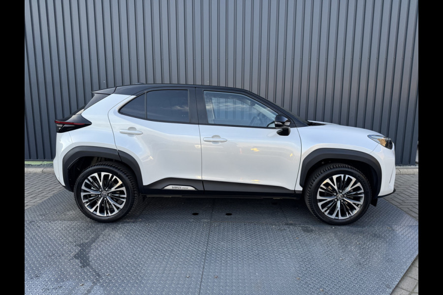 Toyota Yaris Cross 1.5 Hybrid AWD Executive / Bi tone | Pano dak | Trekhaak | JBL | BSM | 4x Allseason | Rijklaar!!