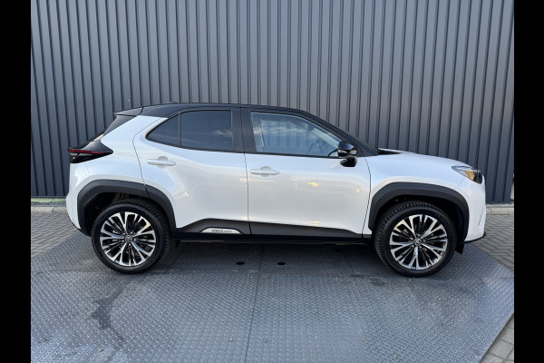 Toyota Yaris Cross 1.5 Hybrid AWD Executive / Bi tone | Pano dak | Trekhaak | JBL | BSM | 4x Allseason | Rijklaar!!