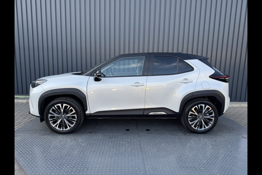 Toyota Yaris Cross 1.5 Hybrid AWD Executive / Bi tone | Pano dak | Trekhaak | JBL | BSM | 4x Allseason | Rijklaar!!