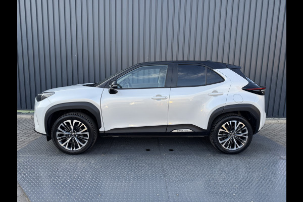 Toyota Yaris Cross 1.5 Hybrid AWD Executive / Bi tone | Pano dak | Trekhaak | JBL | BSM | 4x Allseason | Rijklaar!!