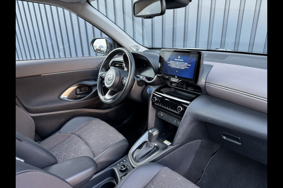 Toyota Yaris Cross 1.5 Hybrid AWD Executive / Bi tone | Pano dak | Trekhaak | JBL | BSM | 4x Allseason | Rijklaar!!