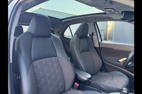 Toyota Yaris Cross 1.5 Hybrid AWD Executive / Bi tone | Pano dak | Trekhaak | JBL | BSM | 4x Allseason | Rijklaar!!