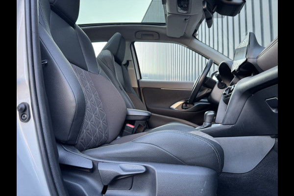 Toyota Yaris Cross 1.5 Hybrid AWD Executive / Bi tone | Pano dak | Trekhaak | JBL | BSM | 4x Allseason | Rijklaar!!