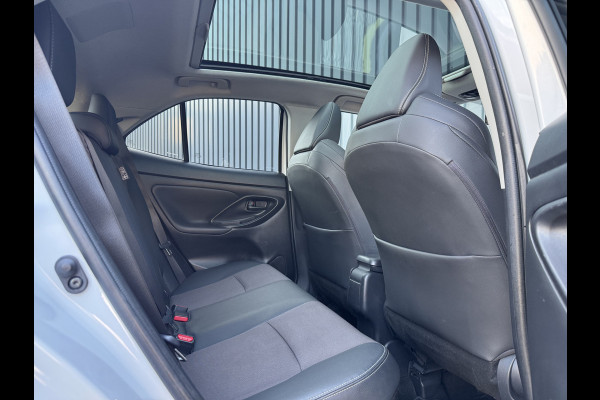 Toyota Yaris Cross 1.5 Hybrid AWD Executive / Bi tone | Pano dak | Trekhaak | JBL | BSM | 4x Allseason | Rijklaar!!
