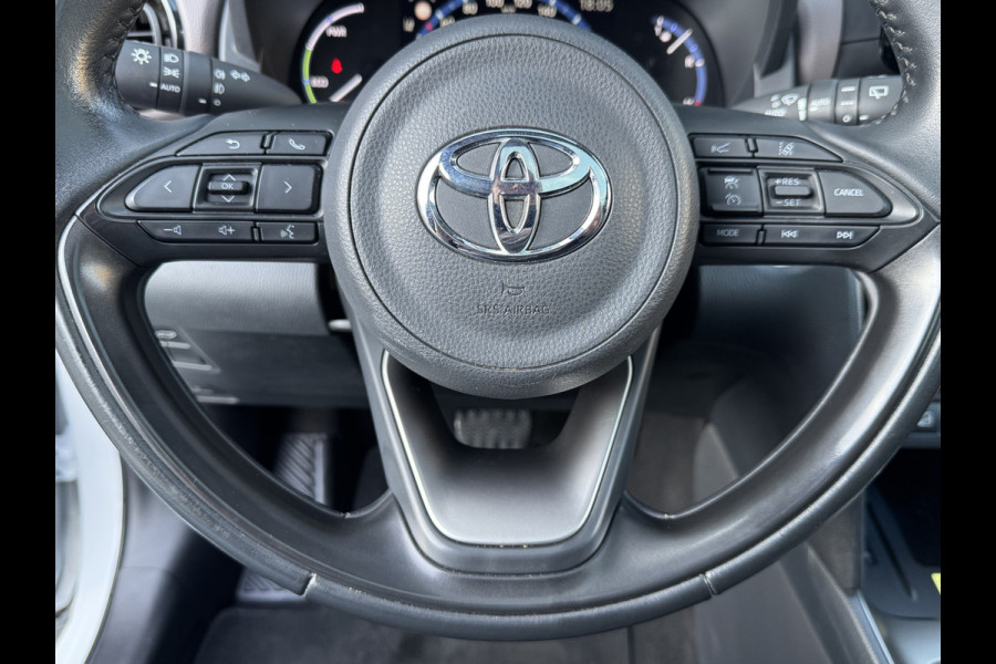 Toyota Yaris Cross 1.5 Hybrid AWD Executive / Bi tone | Pano dak | Trekhaak | JBL | BSM | 4x Allseason | Rijklaar!!