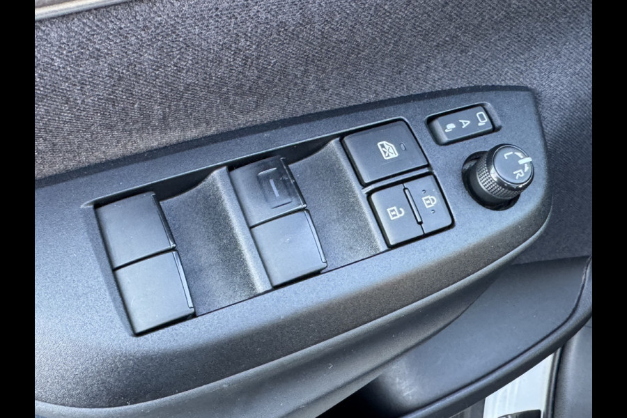 Toyota Yaris Cross 1.5 Hybrid AWD Executive / Bi tone | Pano dak | Trekhaak | JBL | BSM | 4x Allseason | Rijklaar!!