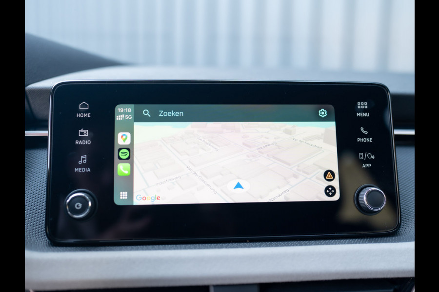 Škoda Kamiq 1.0 TSI Business Edition | Keyless | Stoelverwarming | Parkeersensoren | Prijs Rijklaar!!