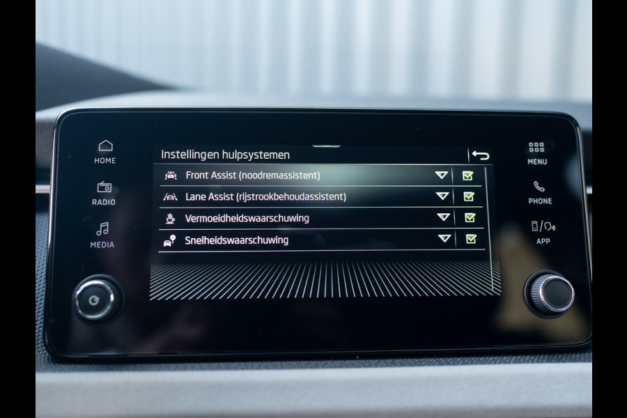 Škoda Kamiq 1.0 TSI Business Edition | Keyless | Stoelverwarming | Parkeersensoren | Prijs Rijklaar!!