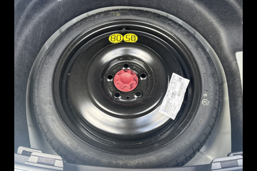 Toyota Corolla Touring Sports 2.0 Hybrid Executive / Bi tone | JBL | Head-up | 18 inch | PDC | Rijklaar!!!