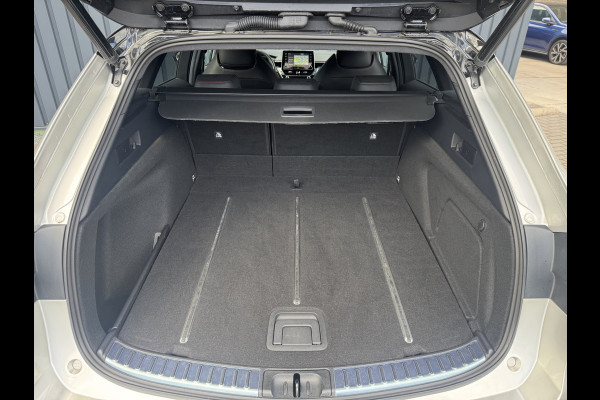Toyota Corolla Touring Sports 2.0 Hybrid Executive / Bi tone | JBL | Head-up | 18 inch | PDC | Rijklaar!!!
