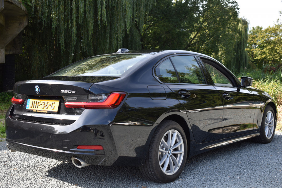 BMW 3-serie 320e 204PK PHEV BUSINESS SPORT LEDER/CARPLAY/NIEUW-TYPE