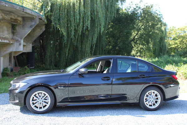 BMW 3-serie 320e 204PK PHEV BUSINESS SPORT LEDER/CARPLAY/NIEUW-TYPE