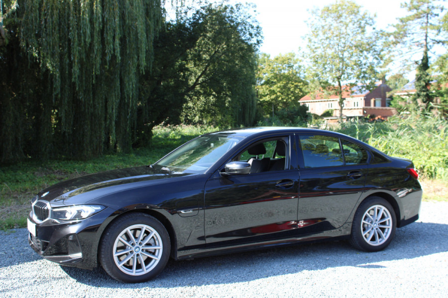 BMW 3-serie 320e 204PK PHEV BUSINESS SPORT LEDER/CARPLAY/NIEUW-TYPE