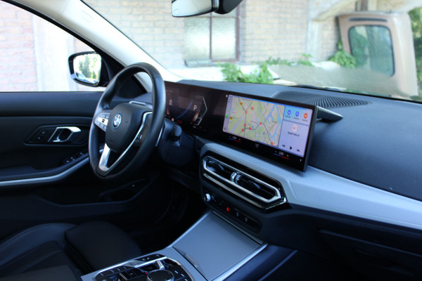 BMW 3-serie 320e 204PK PHEV BUSINESS SPORT LEDER/CARPLAY/NIEUW-TYPE