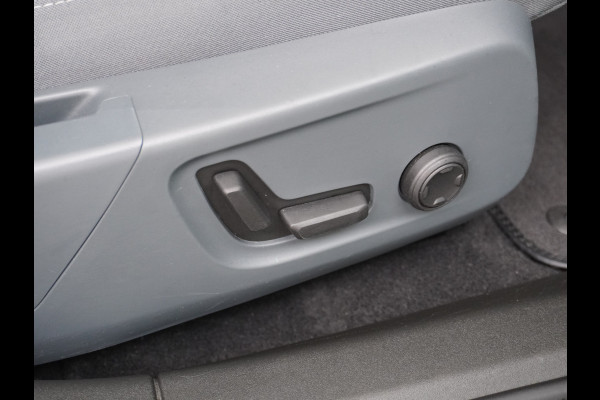 Polestar 2 Long Range 78 kWh SOH=92,7% Pano-Dak 20" Sleutelloos(Telefoon-sleutel) Adaptive-Cruise Carplay Android 360-Camera Elektr.stoelen Phone-Connect.Stoel-Verwarmd 1500kg-trekvermogen OnePedal drive Licht+Zichtpakket 55.000 nieuw!! EBD RemAssist Virtual-Cockpit digiDash Uitparkeer waarschuwing Botswaarsc.syst. Autonoom-Rem Noodrem ESP TCS Hill-Assist Lane Assist Pre-Crash-Syst. Emergency-Call Keyless Ecc tot 150kw snell
