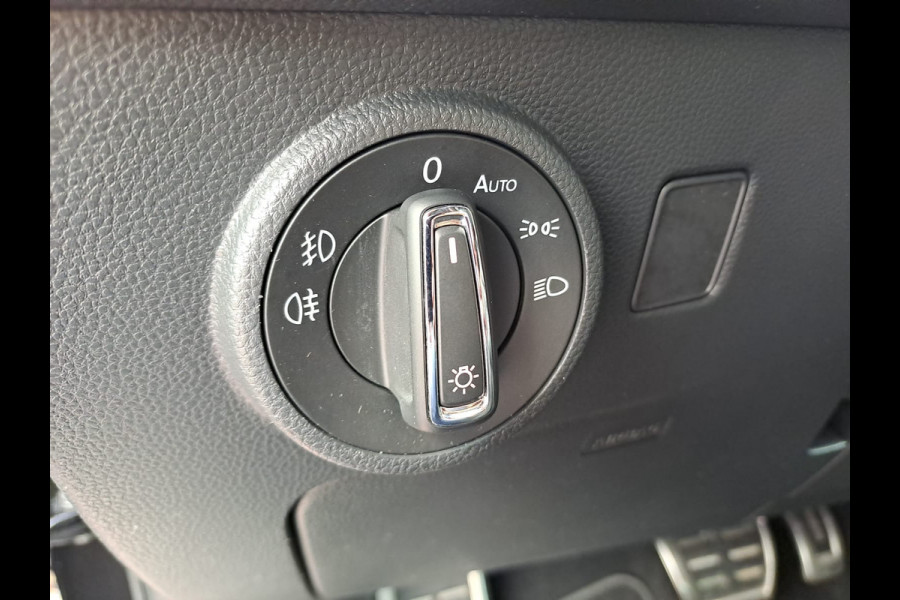 Seat Ateca 2.0 EcoTSI FR 4DRIVE | Automaat | LED | Trekhaak | Stoelverwarming | Park Assist | Elek. klep | All-season |