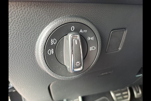 Seat Ateca 2.0 EcoTSI FR 4DRIVE | Automaat | LED | Trekhaak | Stoelverwarming | Park Assist | Elek. klep | All-season |